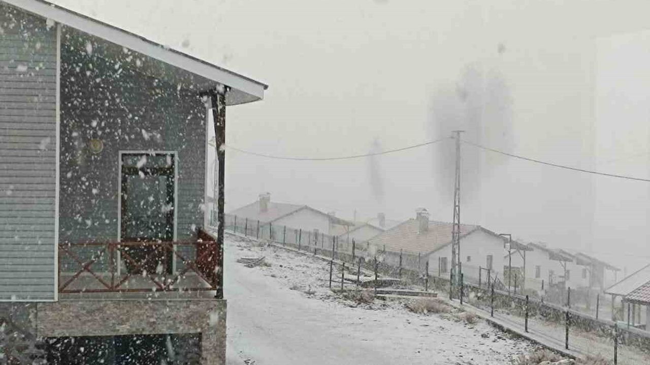 Beypazarı'nda mevsimin ilk karı