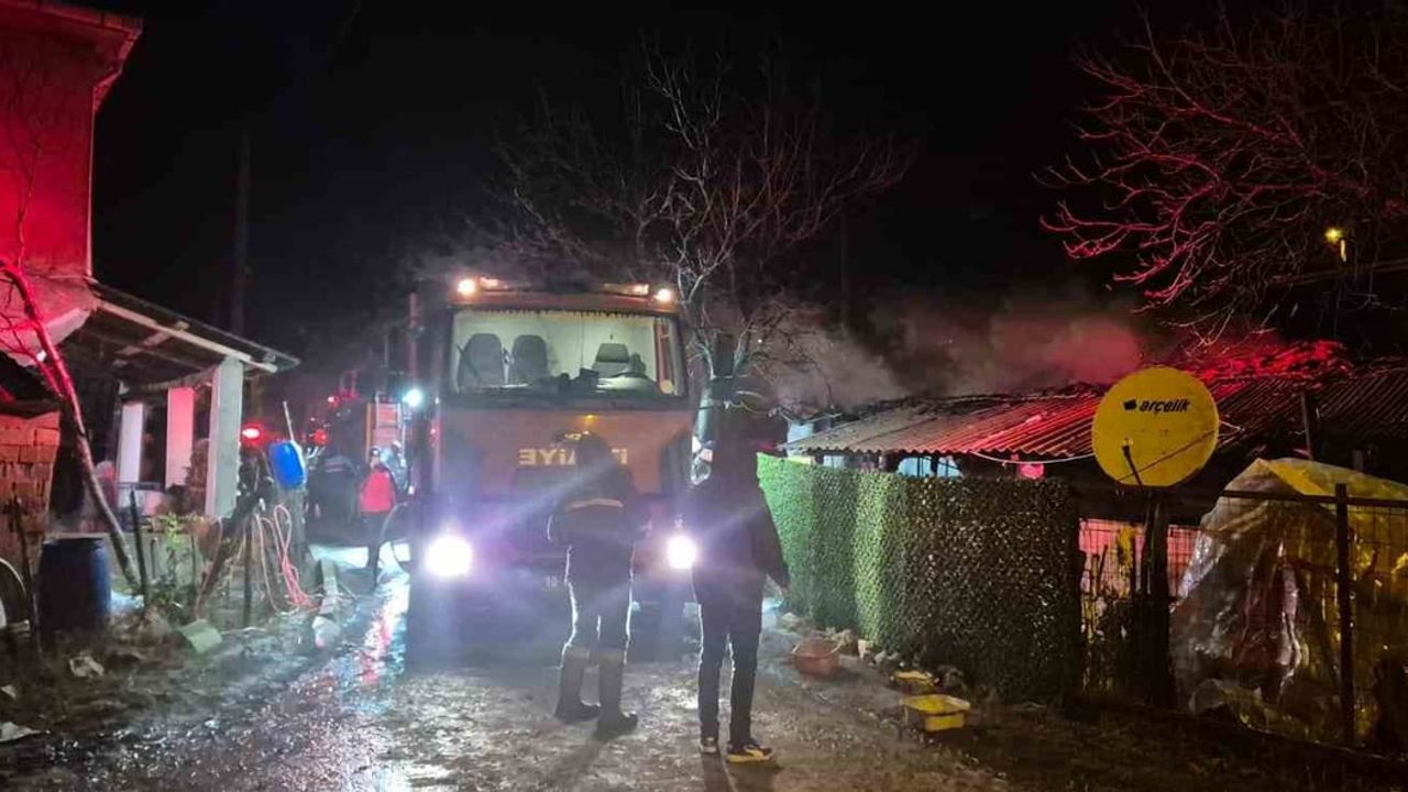 Bigadiç'te ev yangını: 1 kişi hayatını kaybetti