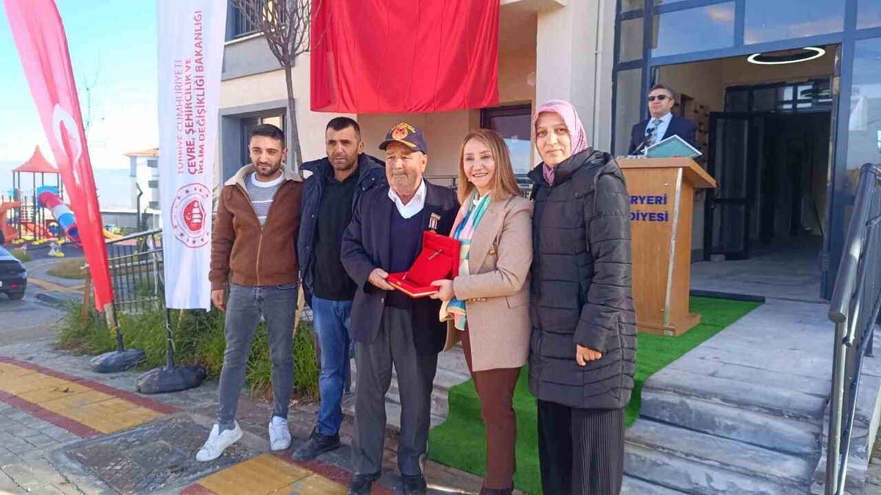 Bilecik Pazaryeri’nde 105 TOKİ konutu hak sahiplerine teslim edildi