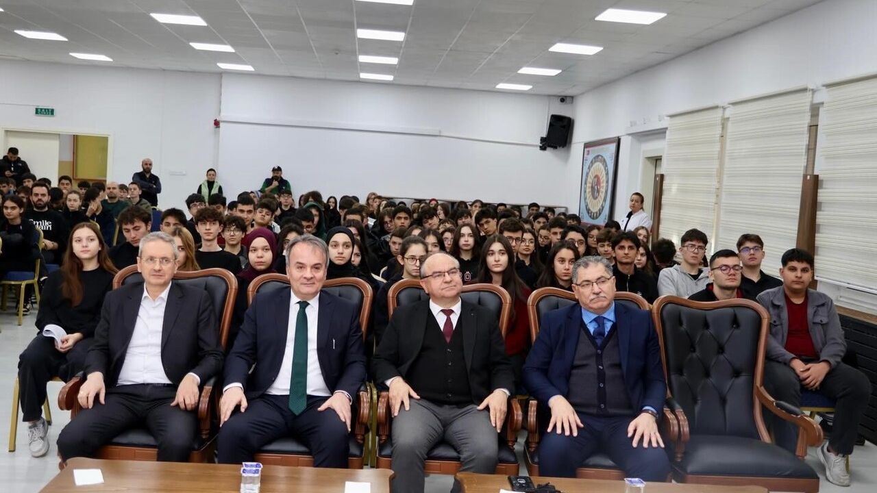 Bilecik Refik Arslan Öztürk Fen Lisesi'nde Kariyer Günleri İlgi Topladı