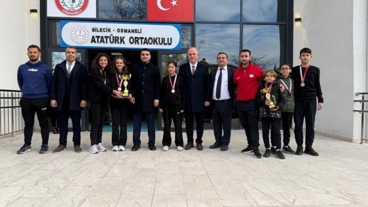 Bilecik’te Atatürk Ortaokulu masa tenisi başarısı