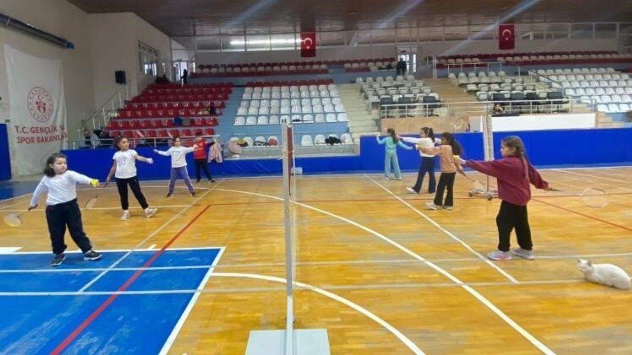 Bilecik’te badminton antrenmanları yoğun tempoda sürüyor