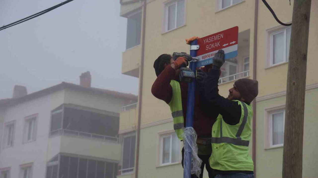 Bilecik'te cadde ve sokak tabelaları yenileniyor