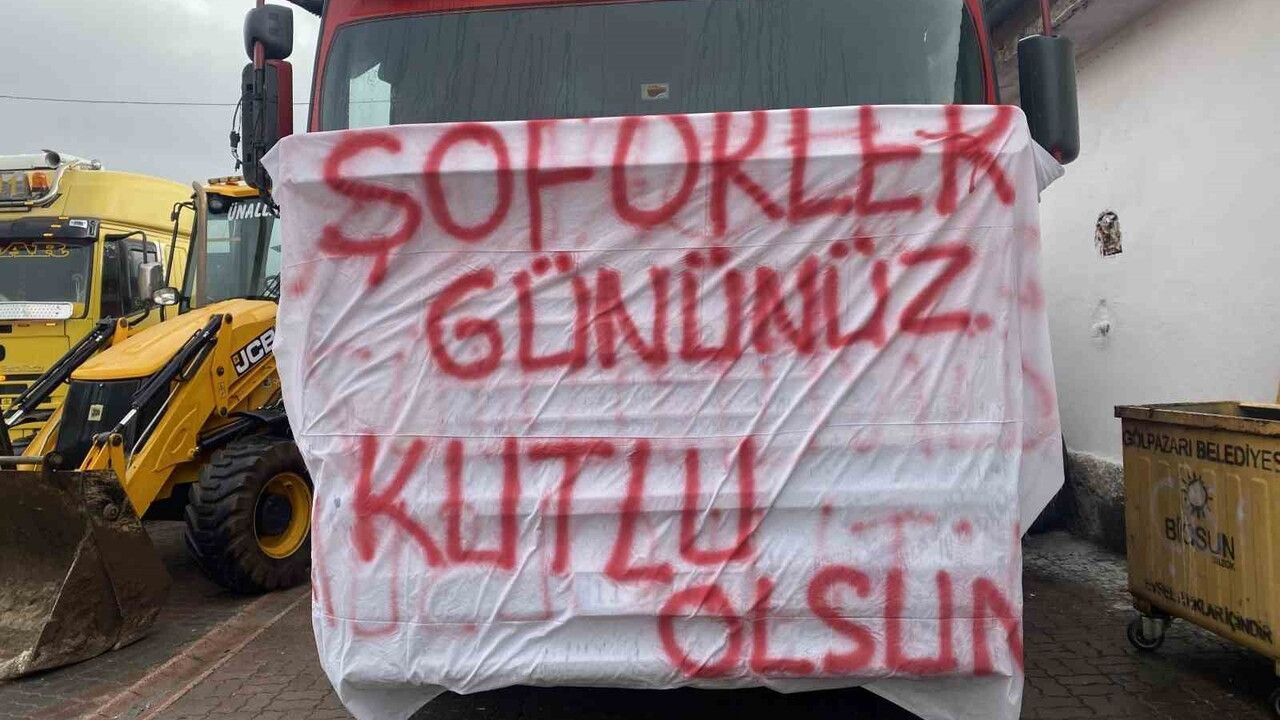 Bilecik'te Dünya Şoförler Günü'nde renkli konvoy