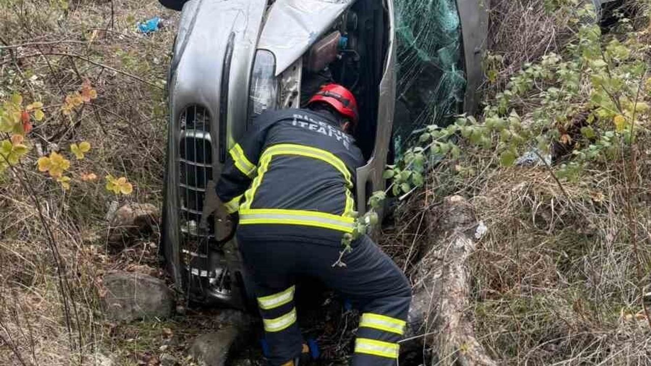 Bilecik'te frenleri tutmayan hafif ticari araç uçuruma düştü — sürücü yara almadan kurtuldu