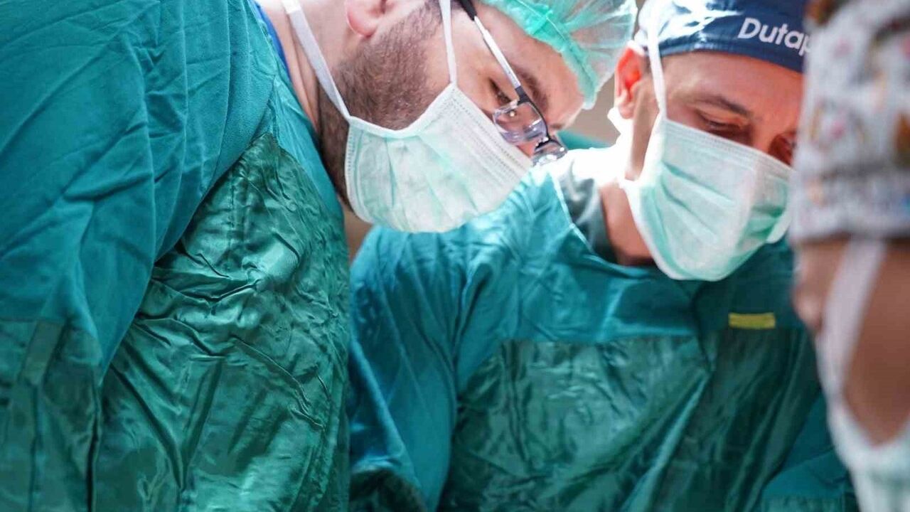 Bilecik’te ilk kez rahim koruyucu ekstraperitoneal sakrokolpopeksi gerçekleştirildi