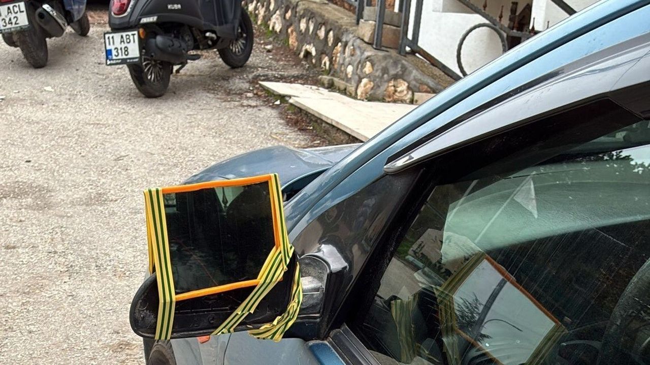 Bilecik'te kırılan dikiz aynasına pratik çözüm