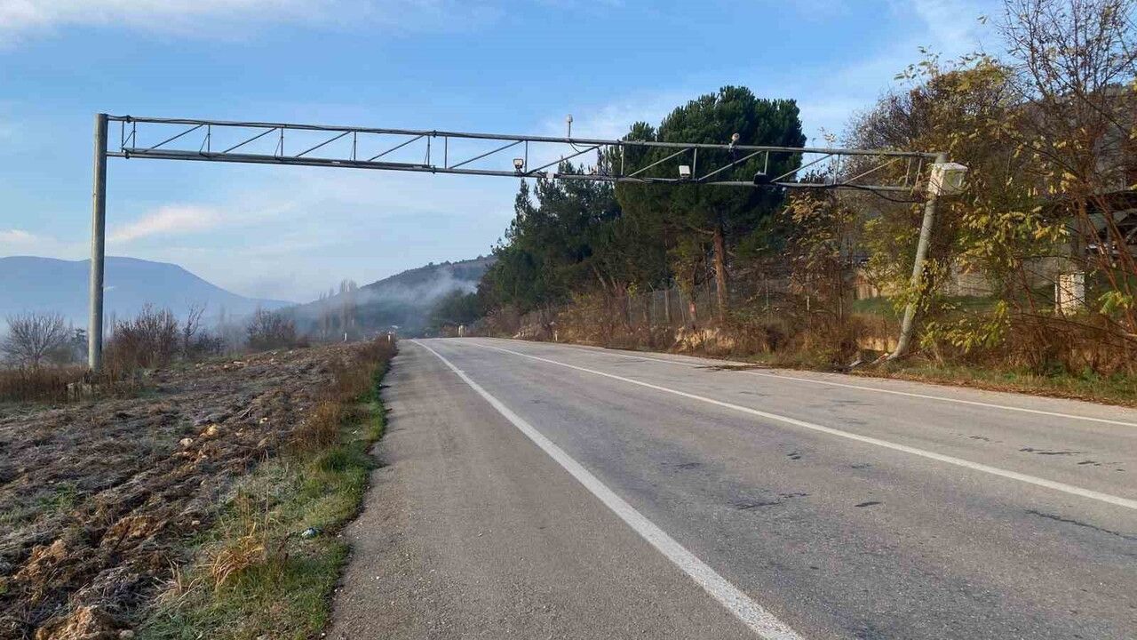 Bilecik'te Kontrolden Çıkan Pikap PTS Direğine Çarptı