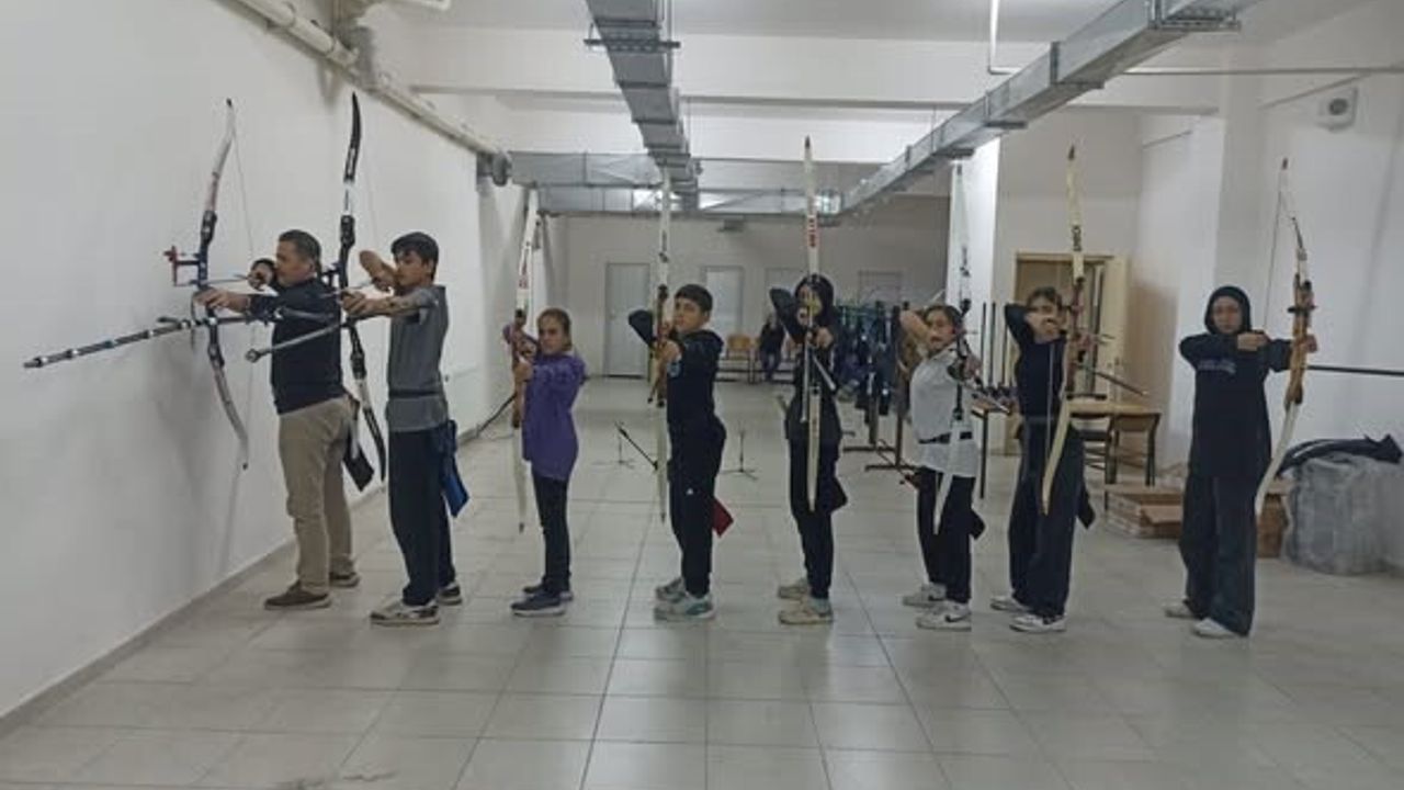Bilecik'te okçuluk eğitimleri hız kesmeden sürüyor