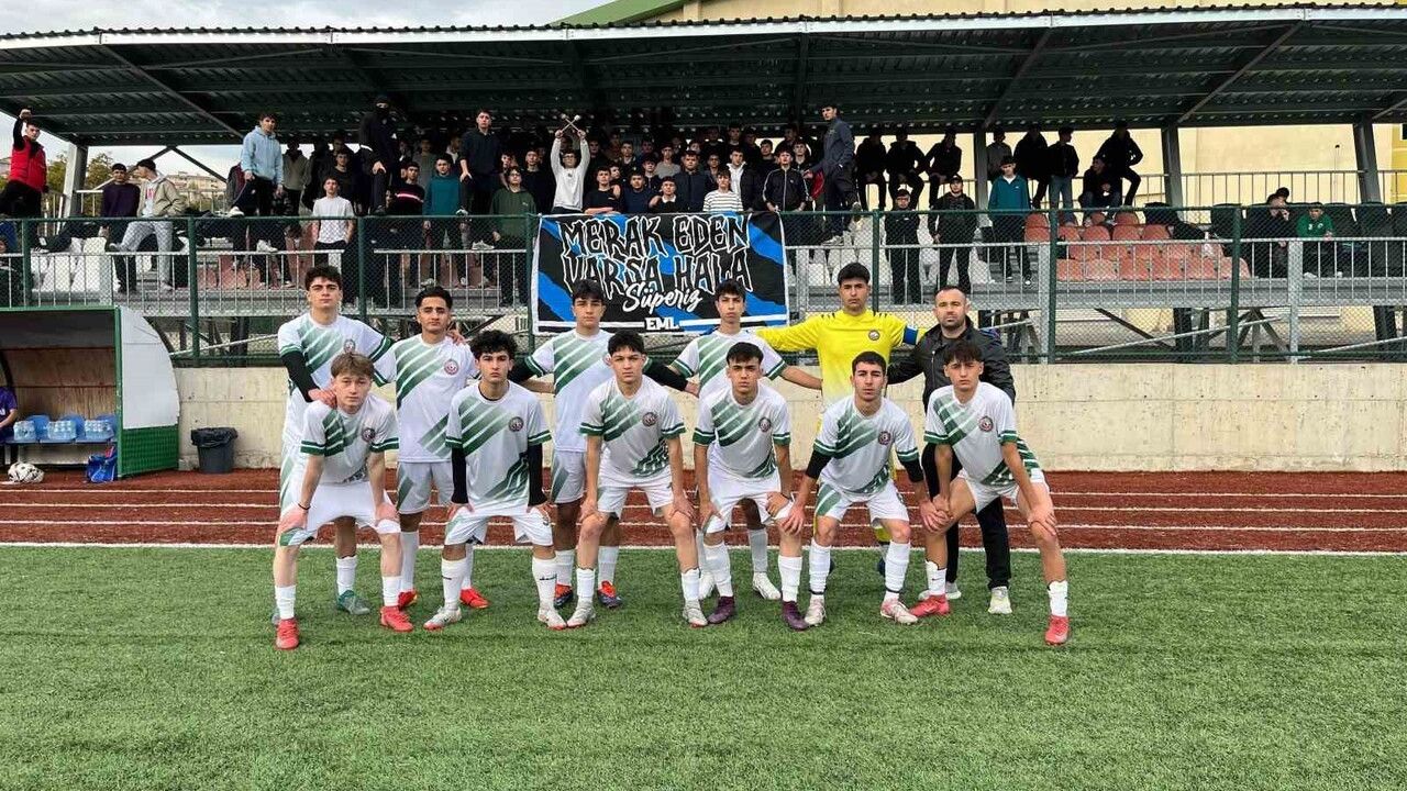 Bilecik’te Okul Sporları Gençler Futbol Şampiyonu Mesleki ve Teknik Anadolu Lisesi