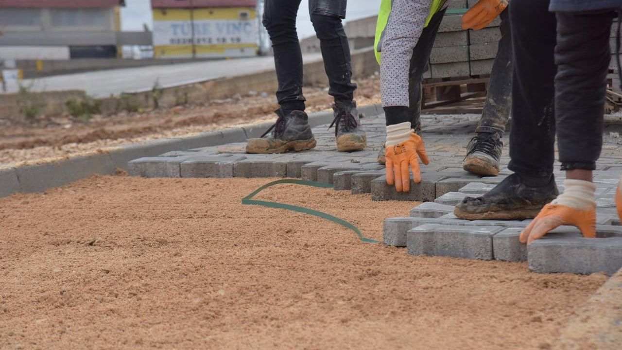 Bilecik'te Pelitözü'nde yaklaşık 18 yıllık kaldırım bekleyişi sona erdi