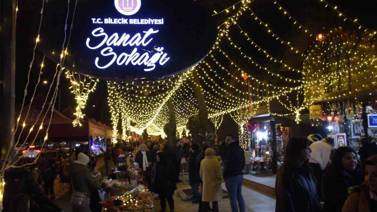 Bilecik'te Sanat Sokağı yeni yıl öncesi ilgi odağı