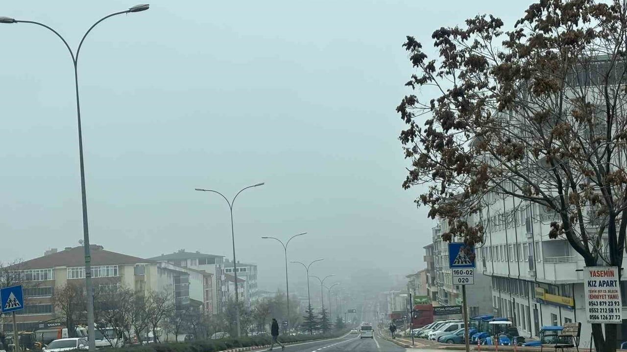 Bilecik’te sis gün boyu etkisini sürdürdü
