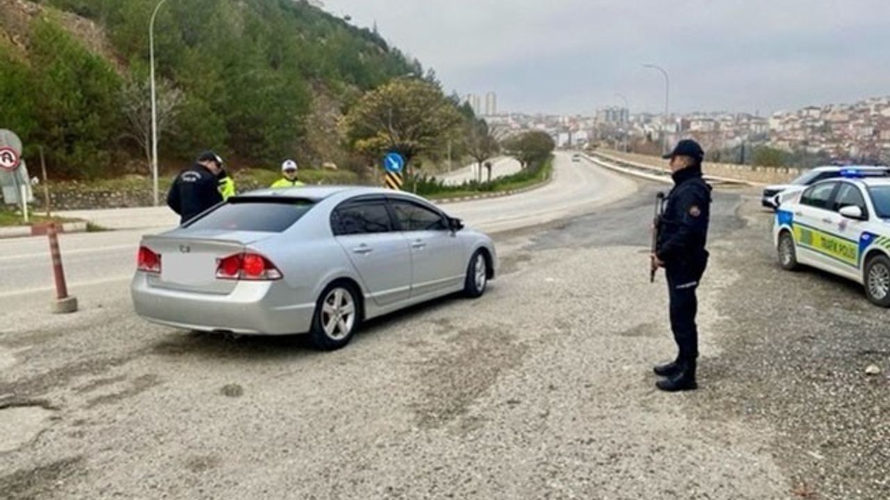 Bilecik’te yasal kalış hakkı olmayan 2 kişi yakalandı
