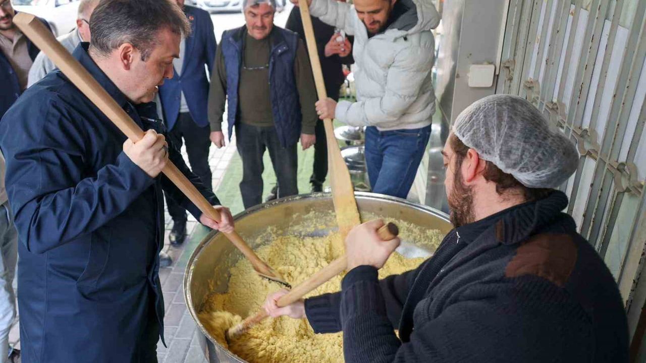 Bilecik Valisi Faik Oktay Sözer, Ahmetbey Sokak'ta esnaf ve vatandaşlarla buluştu