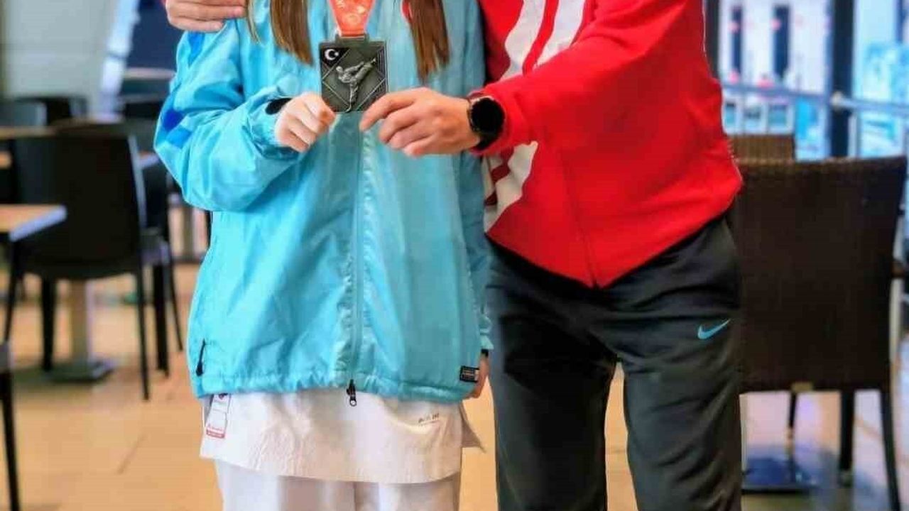 Bilecikli karateciden Turkish Open’da ikincilik