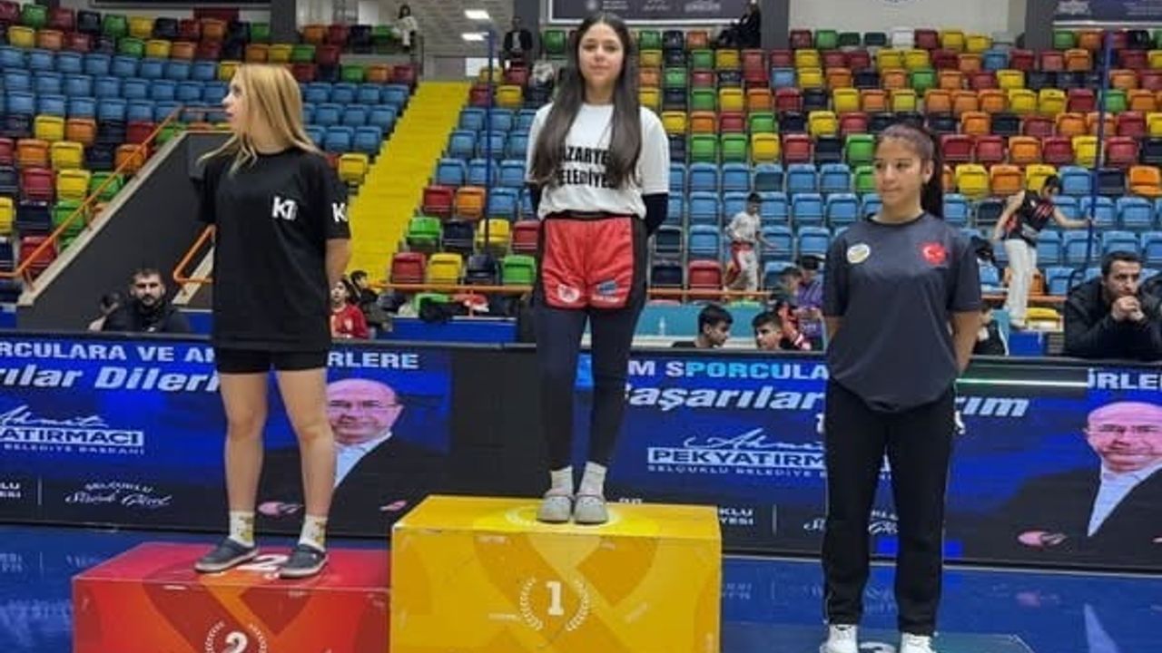 Bilecikli kick boksçular Konya'da Türkiye derecesi elde etti