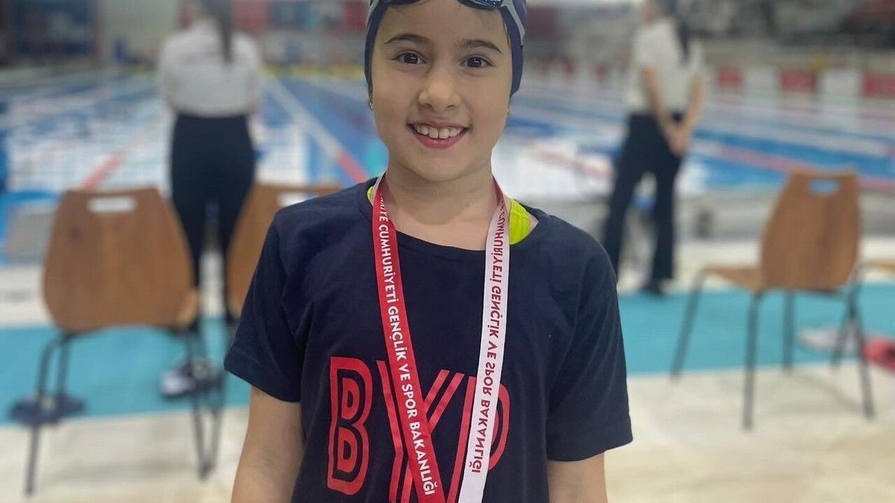 Bilecikli yüzücüler Eskişehir'de derece elde etti