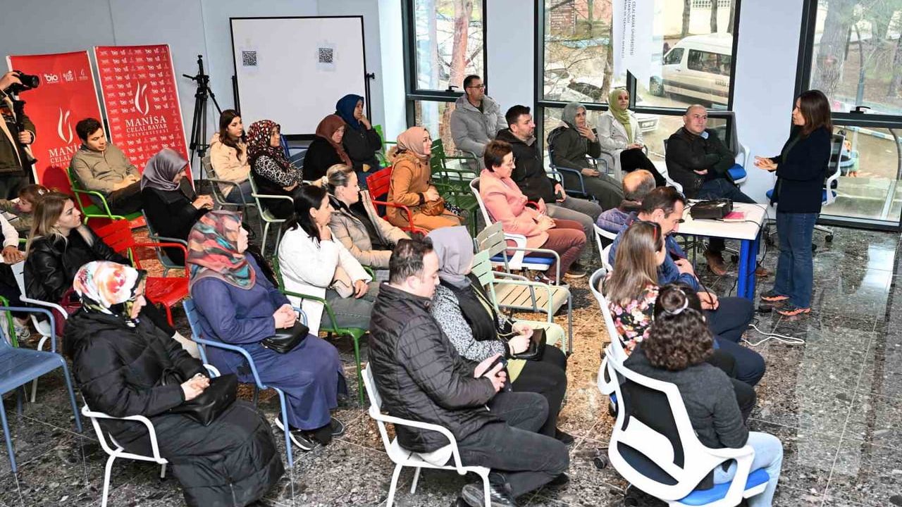 Bilim Kafe Demirci'de: Teknolojinin Topluma Yansımaları
