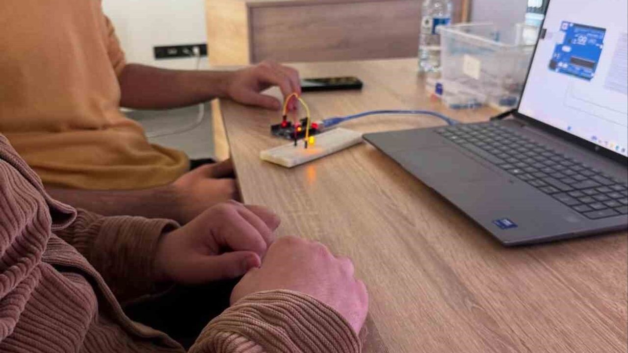 Bilişim Akademisi’nde Arduino ile Robotik Kodlama Eğitimi