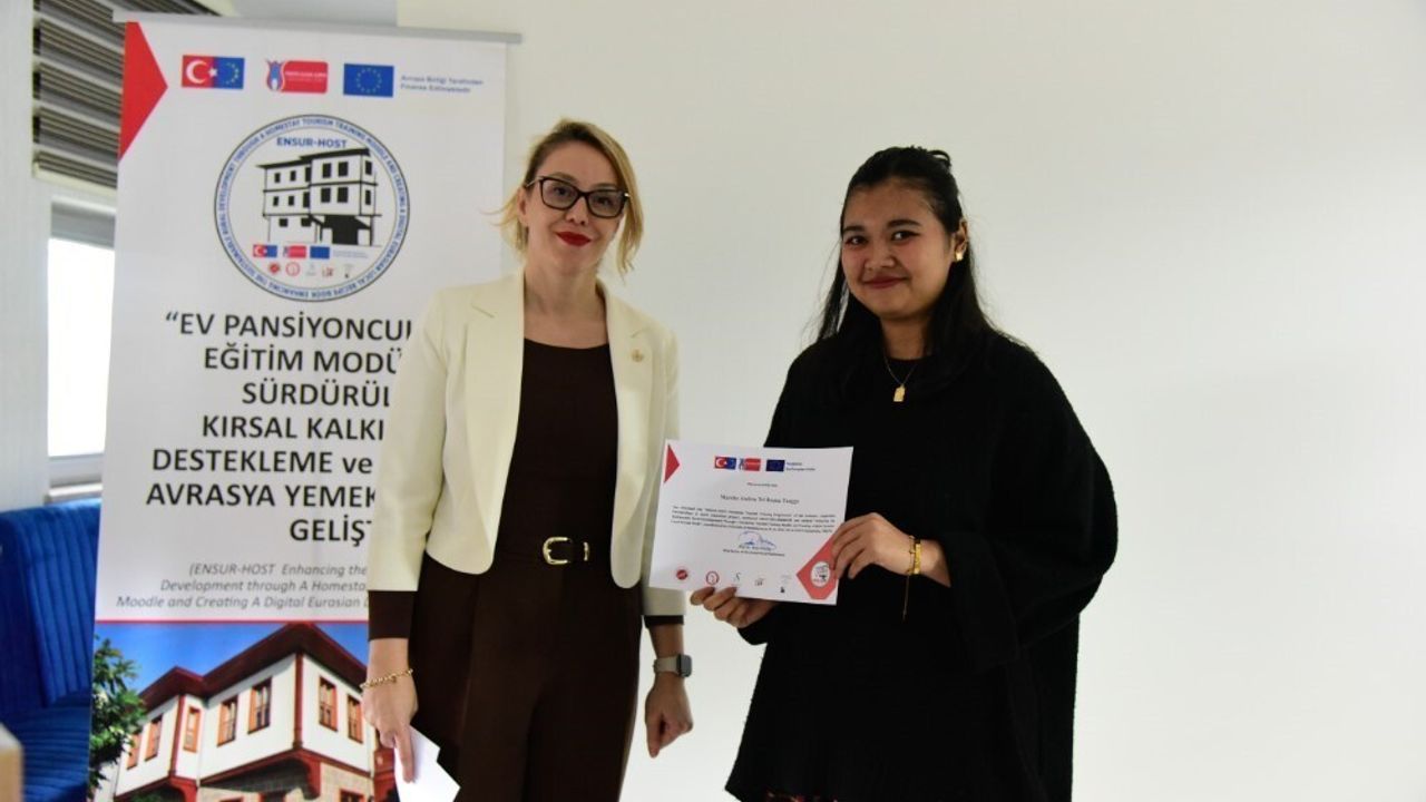 Bin Kişiye Ev Pansiyonculuğu Eğitimiyle Sertifika Verildi