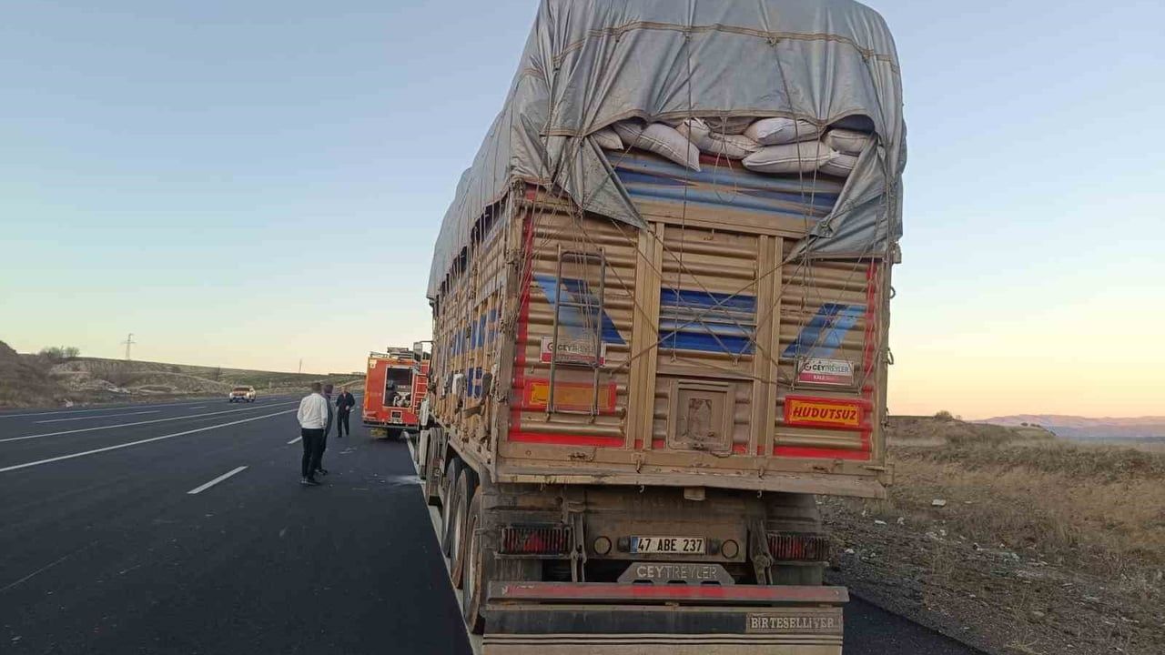 Bingöl'de seyir halindeki tırda balata yangını itfaiye tarafından söndürüldü