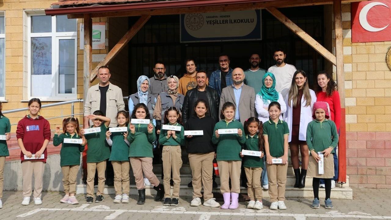 Bir Hikaye Bin Neşe Hendek'te çocuklarla buluştu