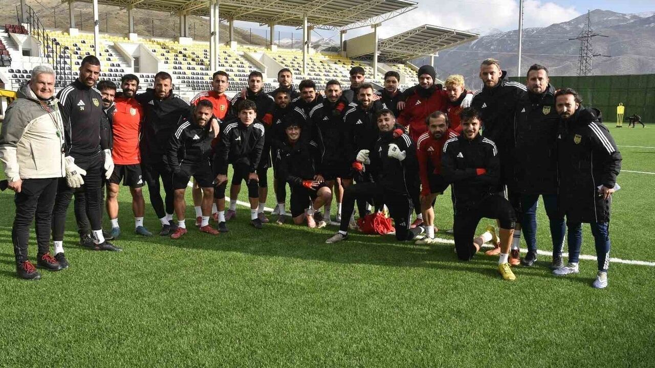 Bitlis 1916 namağlup ilerliyor: Kalesini gole kapattı