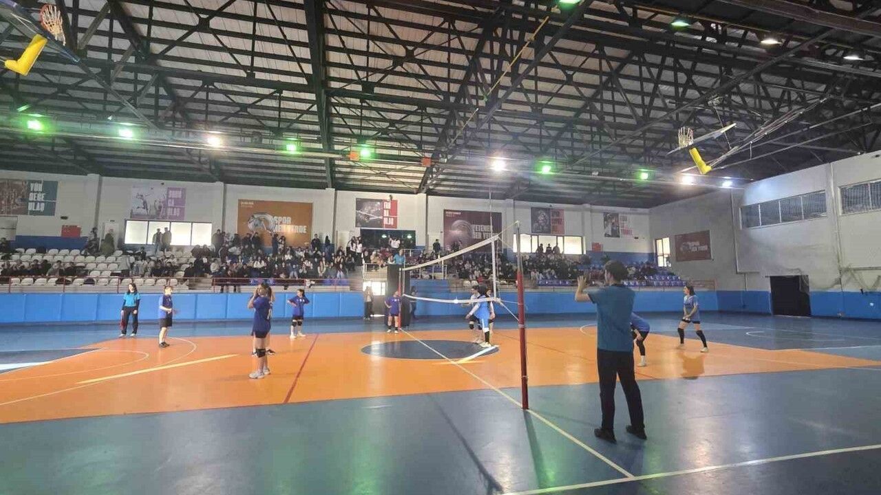 Bitlis'te Okul Sporları Voleybol İl Şampiyonası başladı