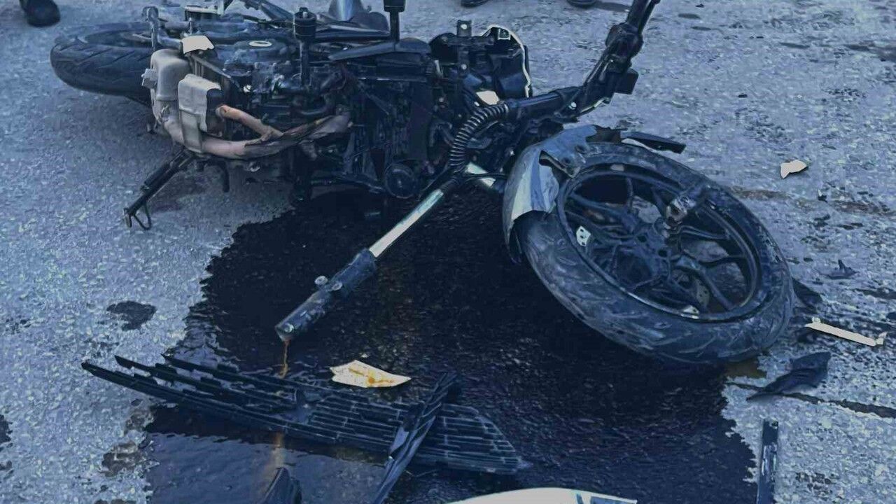 Bitlis'te otomobil ile motosiklet çarpıştı: 1 yaralı