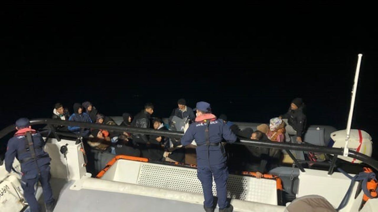 Bodrum açıklarında motor arızası: 31 düzensiz göçmen kurtarıldı