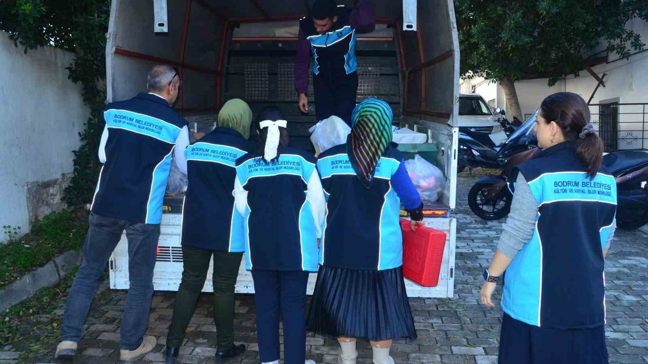 Bodrum Belediyesi'nin 'Çocuklarımız Oyuncaksız Kalmasın' Projesi Minikleri Sevindirdi