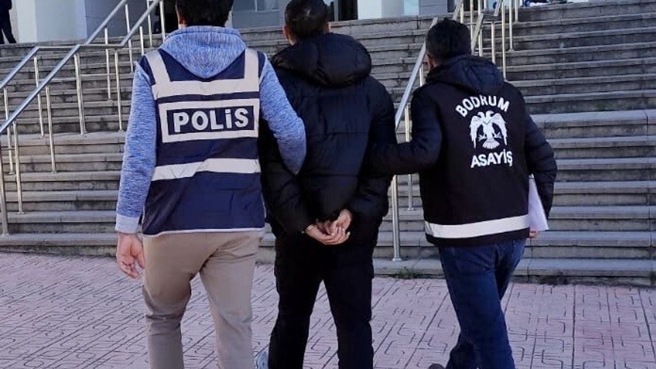 Bodrum'da polisi sürükleyen motosiklet sürücüsü tutuklandı