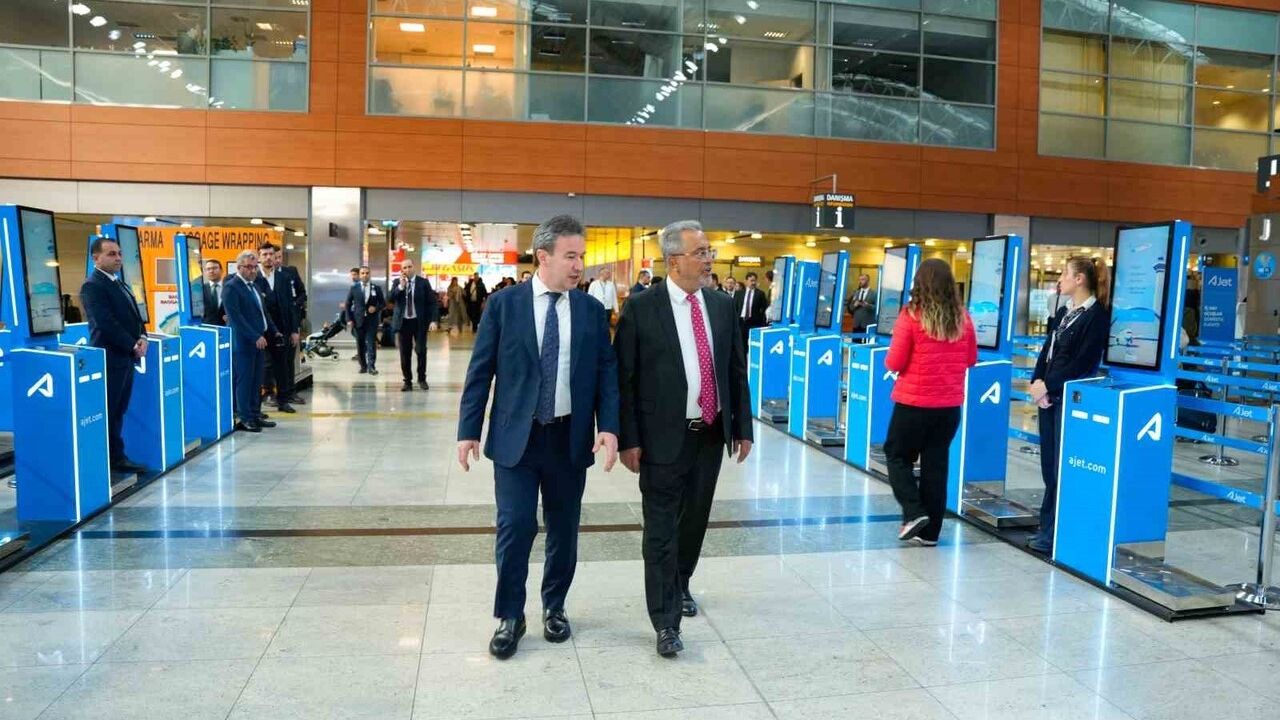 Bolat: AJet ve Türk Hava Yolları Türkiye’nin dünyaya açılan yüzü