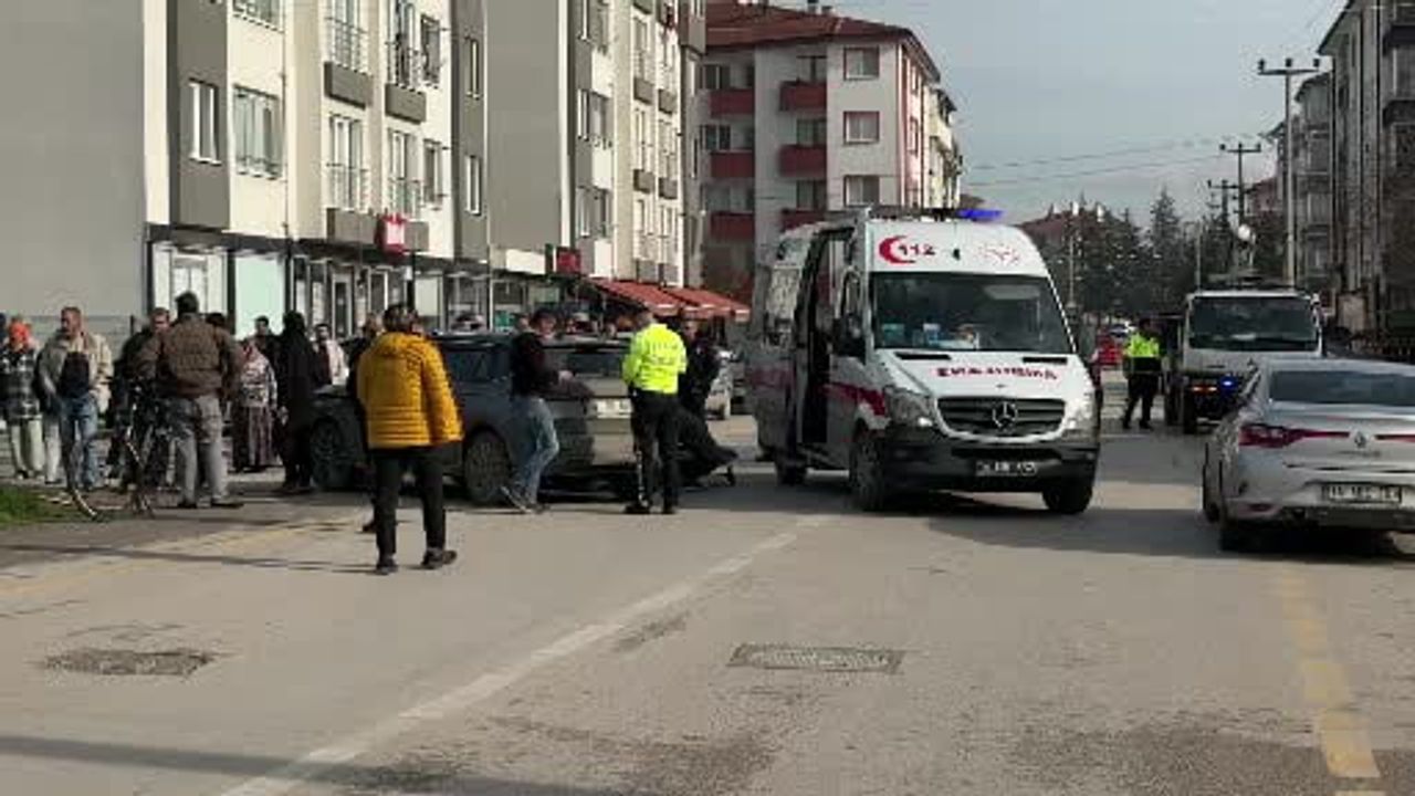 Bolu'da kafa kafaya çarpışma: Motosiklet sürücüsü yaralandı