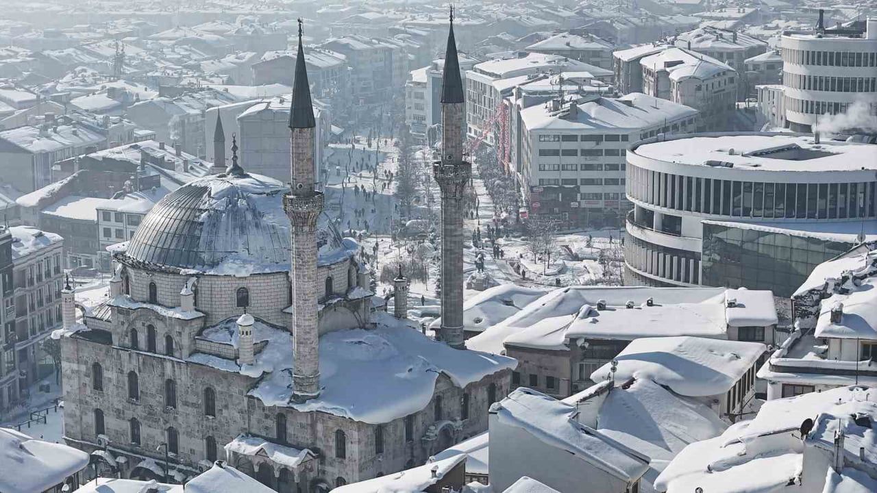 Bolu'da kar kartpostalı: Şehir havadan görüntülendi