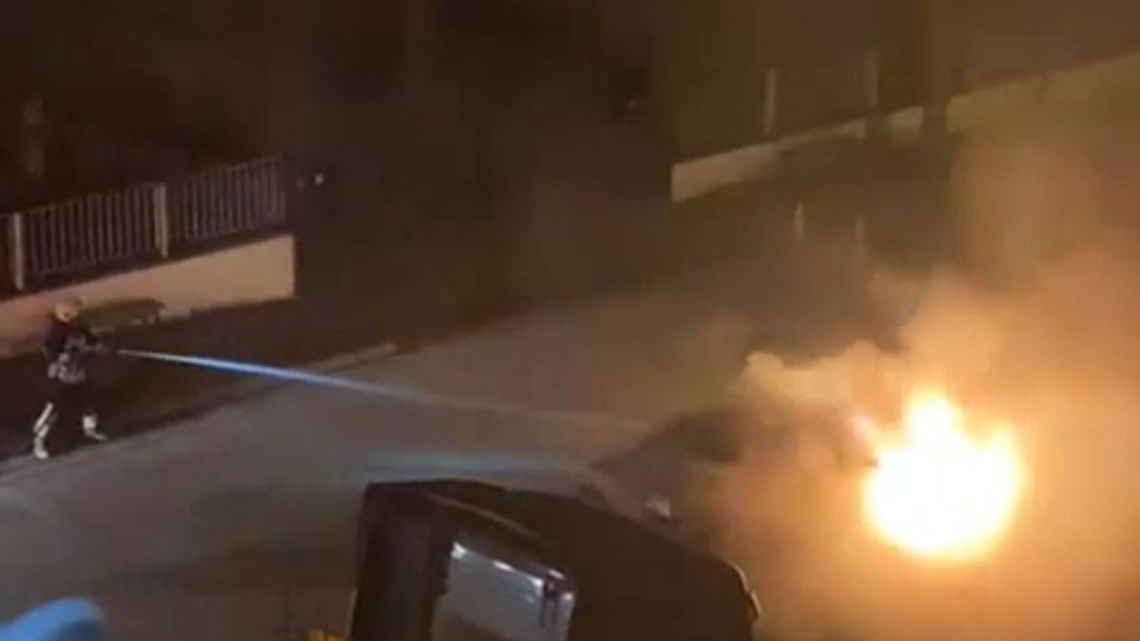 Bolu'da seyir halindeki Tofaş alev aldı, araç hurdaya döndü