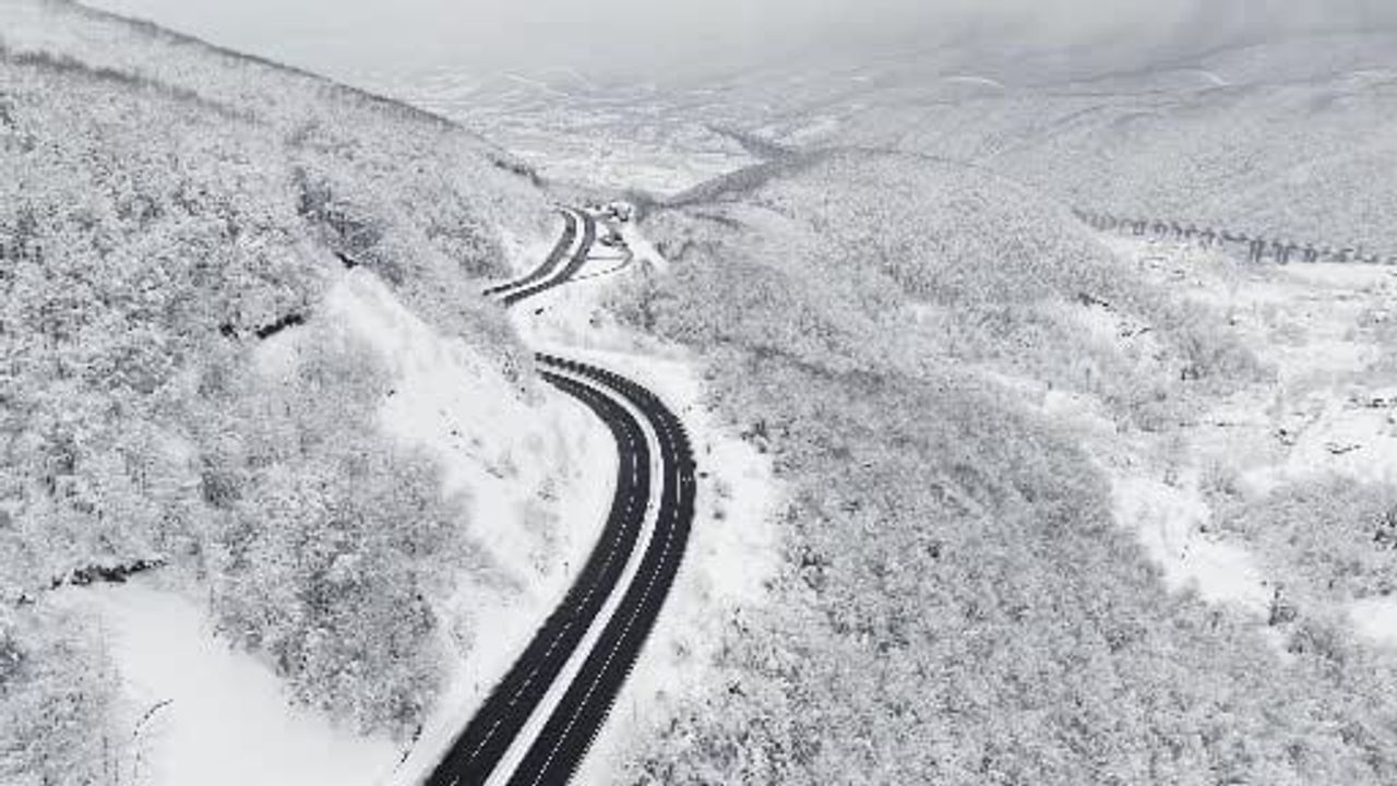 Bolu Dağı geçişi tekrar ulaşıma açıldı — Düzce'de kar temizliği sonrası trafik normale döndü