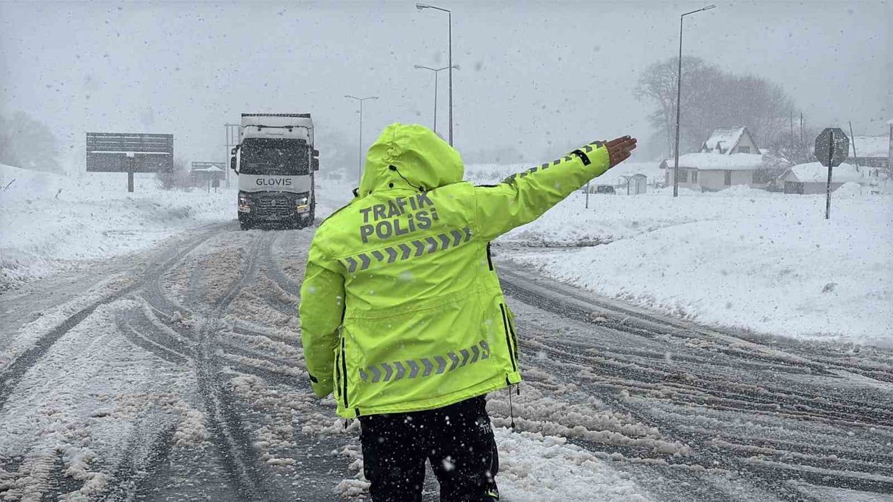 Bolu Dağı'nda D-100 Ağır Tonajlı Araç Geçişine Çift Şerit Açıldı