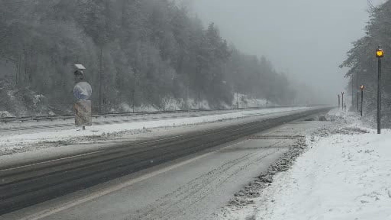 Bolu Dağı'nda kar etkili: Bazı noktalarda kar kalınlığı 20 santimetreye ulaştı