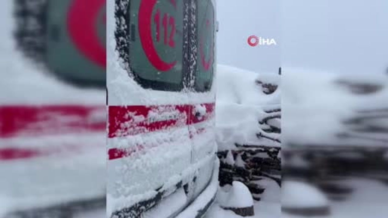 Bolu Mudurnu'da sağlık ekipleri karla mücadele ederek hastaya ulaştı