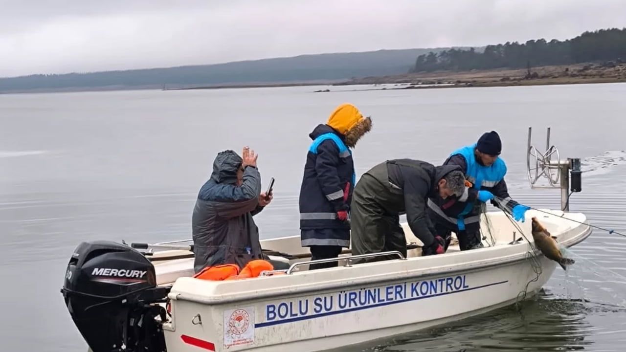 Bolu Taşlıyayla Göleti'nde 500 Metrelik Kaçak Misina Ağı Ele Geçirildi