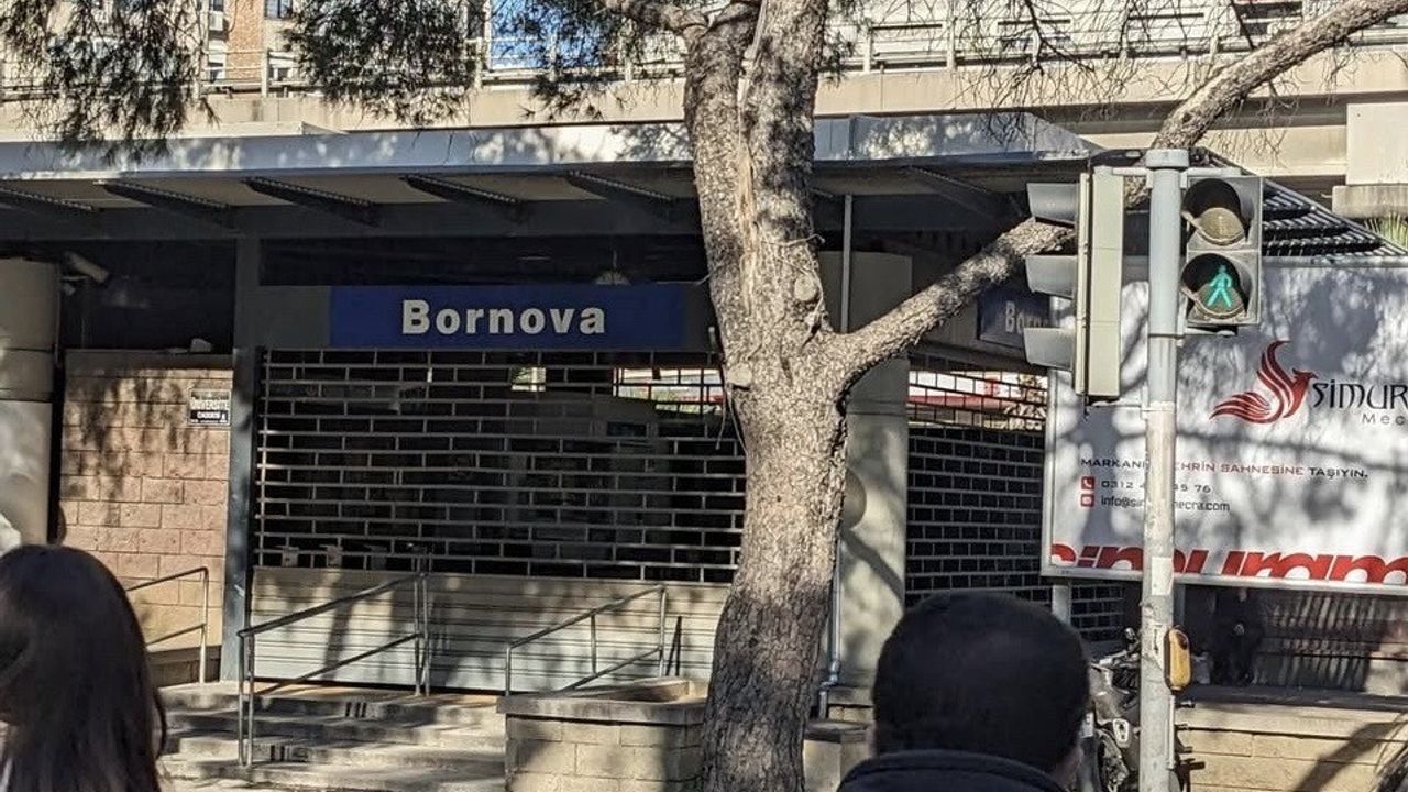 Bornova'da metro vagonu raydan çıktı — seferler geçici olarak durdu