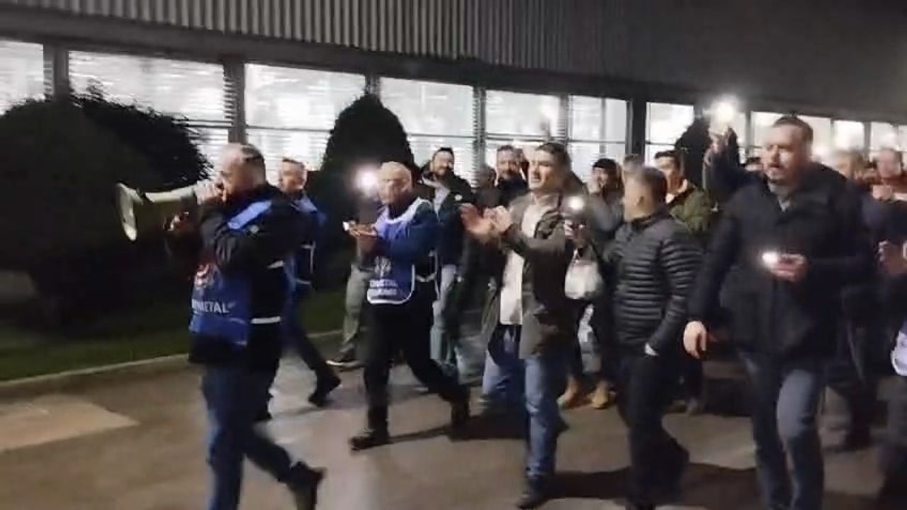 Bosch Fabrikasında Işıklı Eylem: 2025-2027 TİS Görüşmeleri Tıkandı