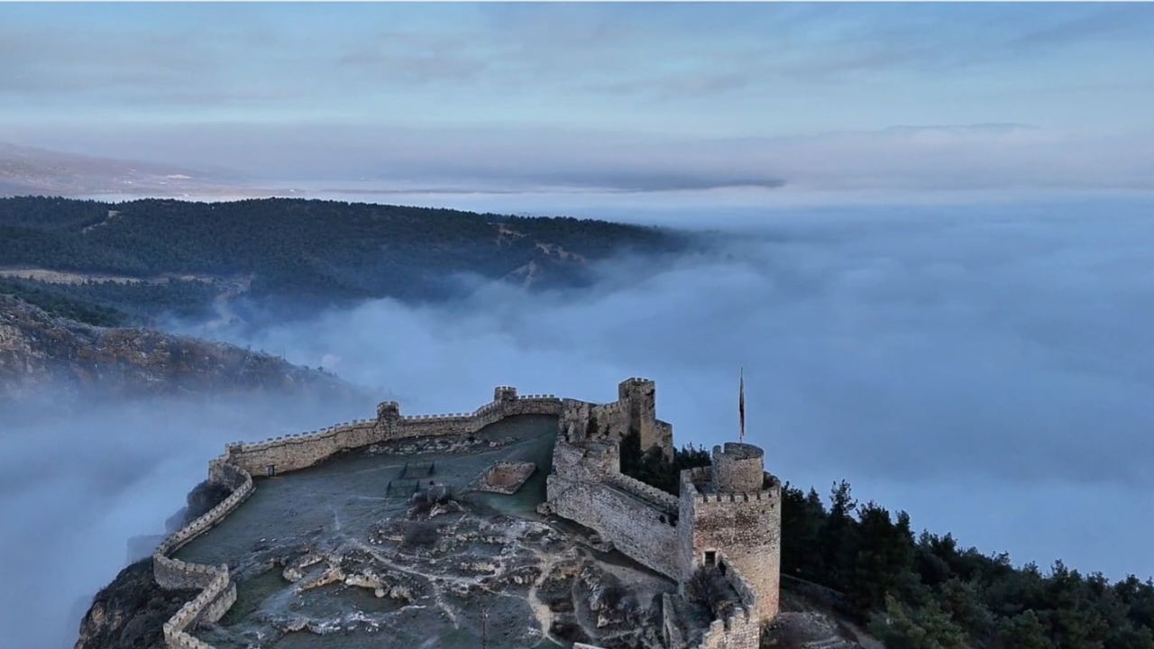 Boyabat Kalesi sis perdesinde: Gökırmak Vadisi'nde etkileyici görüntü