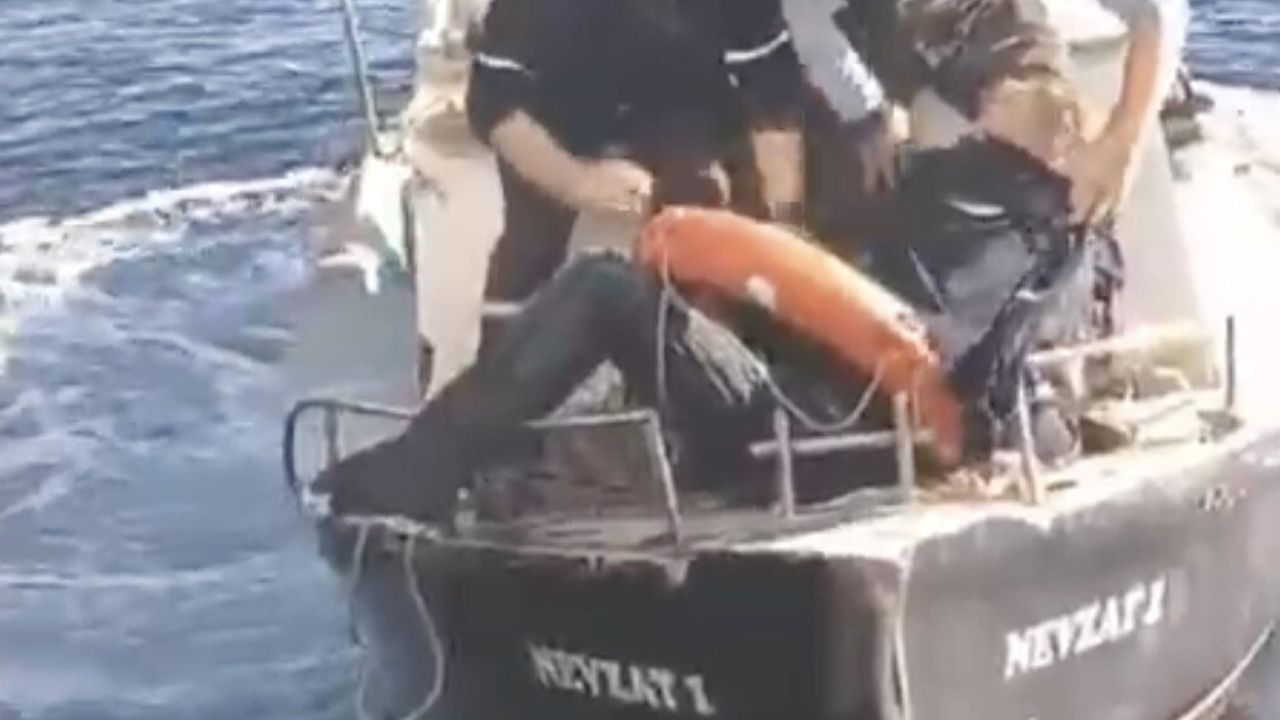Bozcaada-Geyikli Feribotunda İddiaya Göre Denize Atlayan Kişi Kurtarıldı