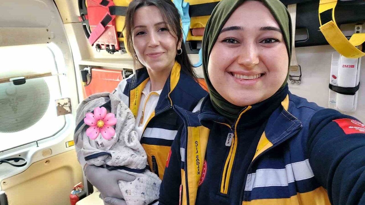 Bozdoğan’da ambulans doğumu: Anne ve sağlıklı kız bebek hastaneye sevk edildi