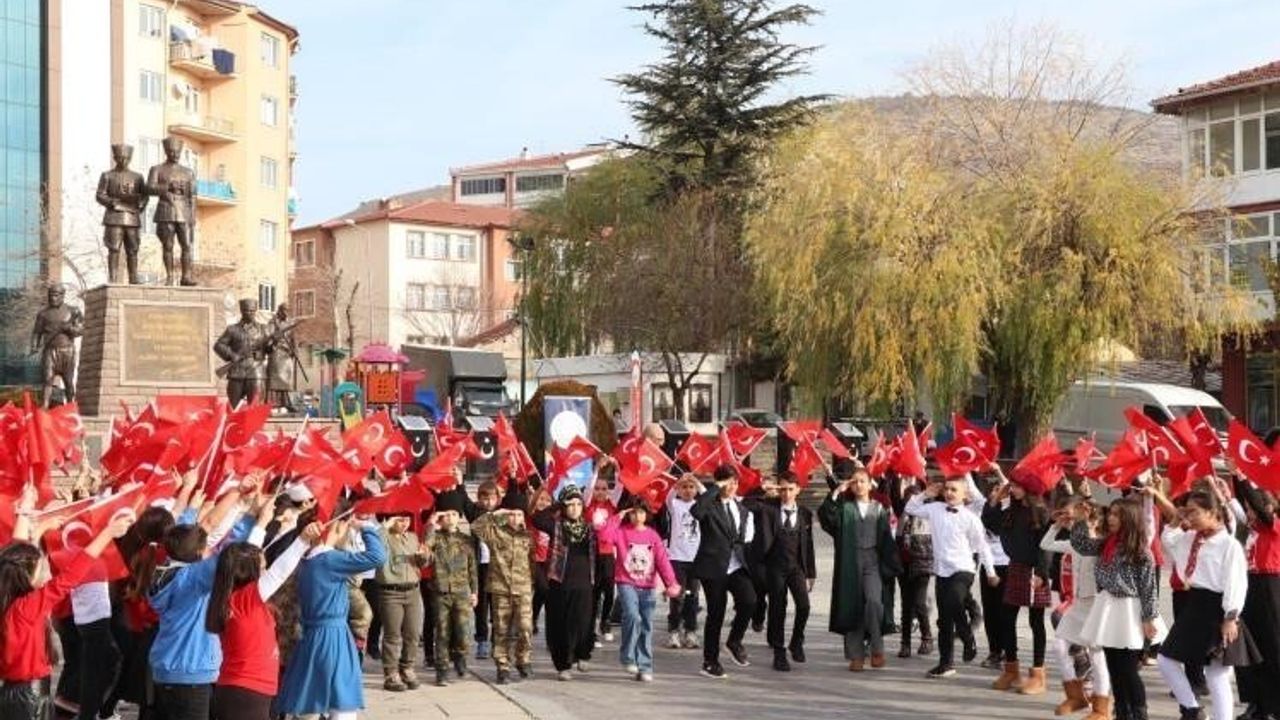 Bozüyük’te Cumhuriyet İlkokulu’nda Kitap Okuma Etkinliği — Kaymakam Adem Öztürk Destekledi