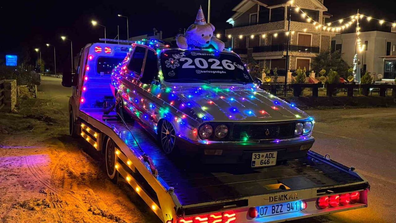 Bozyazı’da LED’lerle Süslenen Toros, Çekici Üzerinde İlçe Turunda