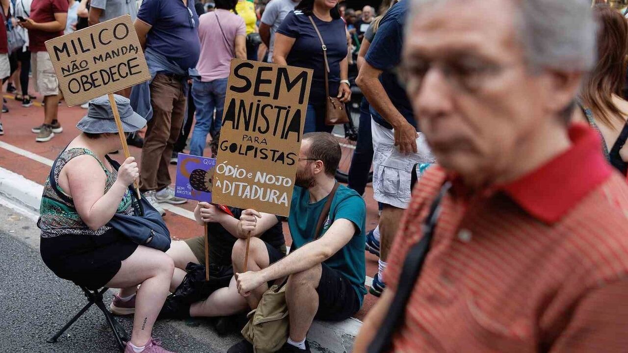 Brezilya'da binlerce kişi Bolsonaro için ceza indirimi tasarısına karşı protesto